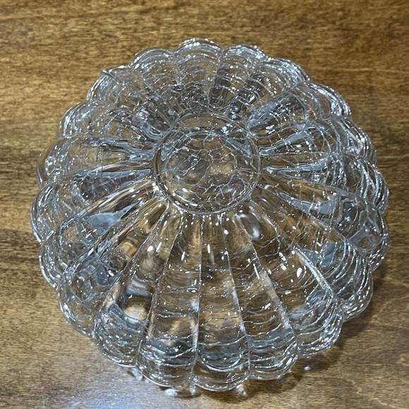 Vintage filigree crackled glass vanity jar. - Picture 8 of 9